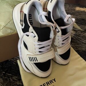 Burberry Shoes Size 8 BRAND NEW CONDITION